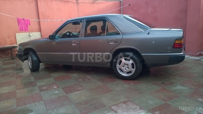Mercedes E 200 1993, 287,405 km - 2.0 л - Bakı
