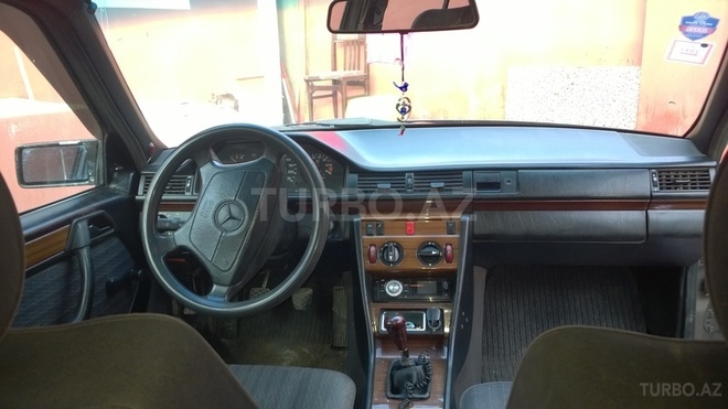 Mercedes E 200 1993, 287,405 km - 2.0 л - Bakı