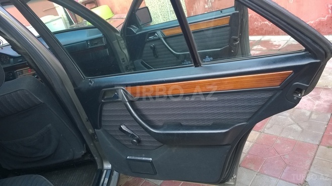 Mercedes E 200 1993, 287,405 km - 2.0 л - Bakı