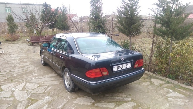 Mercedes E 230 1997, 366,000 km - 2.3 l - Bakı