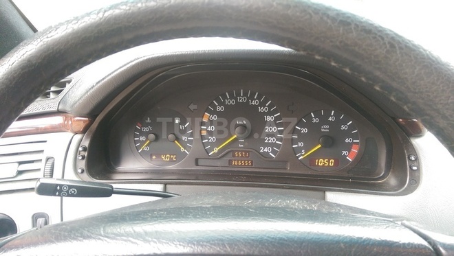 Mercedes E 230 1997, 366,000 km - 2.3 l - Bakı
