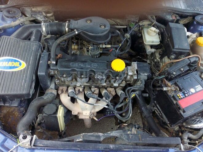 Opel Vectra 1996, 240,000 km - 1.6 l - Bakı