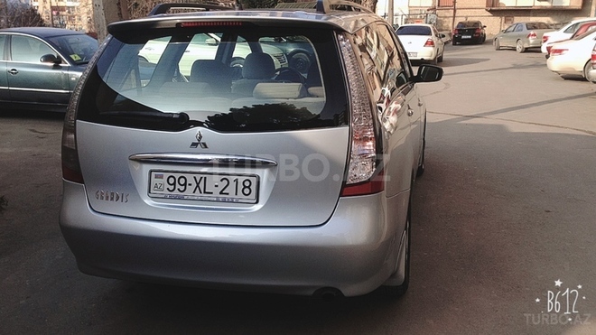 Mitsubishi Grandis 2007, 370,000 km - 2.4 л - Bakı