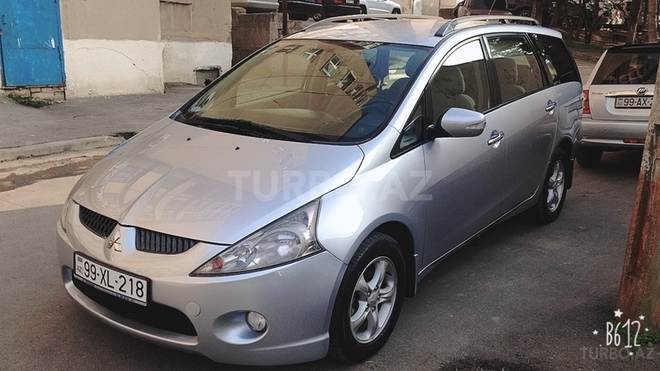 Mitsubishi Grandis 2007, 370,000 km - 2.4 л - Bakı