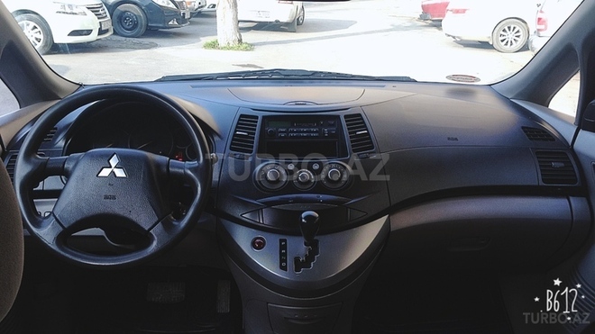 Mitsubishi Grandis 2007, 370,000 km - 2.4 л - Bakı