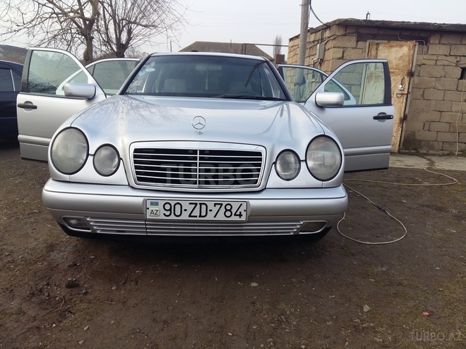 Mercedes E 240 1997, 256,688 km - 2.4 l - Salyan
