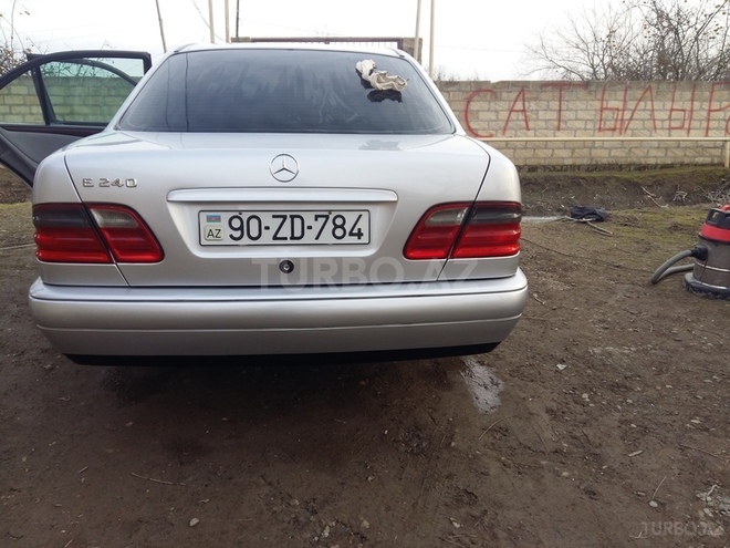 Mercedes E 240 1997, 256,688 km - 2.4 l - Salyan