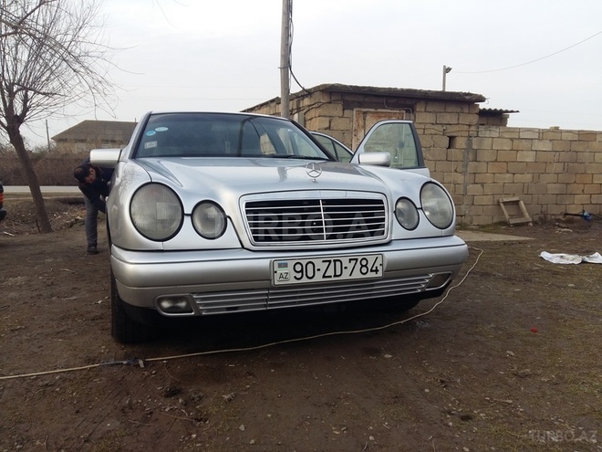 Mercedes E 240 1997, 256,688 km - 2.4 l - Salyan