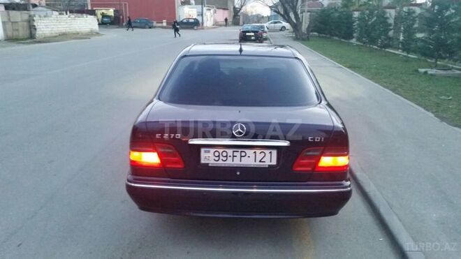 Mercedes E 270 1999, 211,000 km - 2.7 l - Bakı
