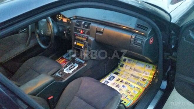Mercedes E 270 1999, 211,000 km - 2.7 l - Bakı