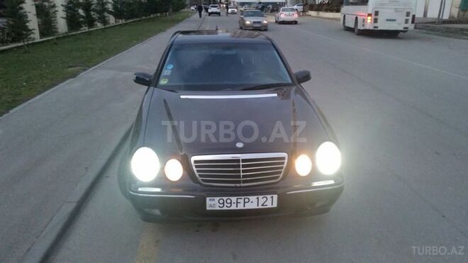 Mercedes E 270 1999, 211,000 km - 2.7 l - Bakı