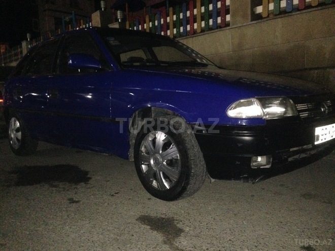Opel Astra 1997, 300,000 km - 1.6 л - Bakı