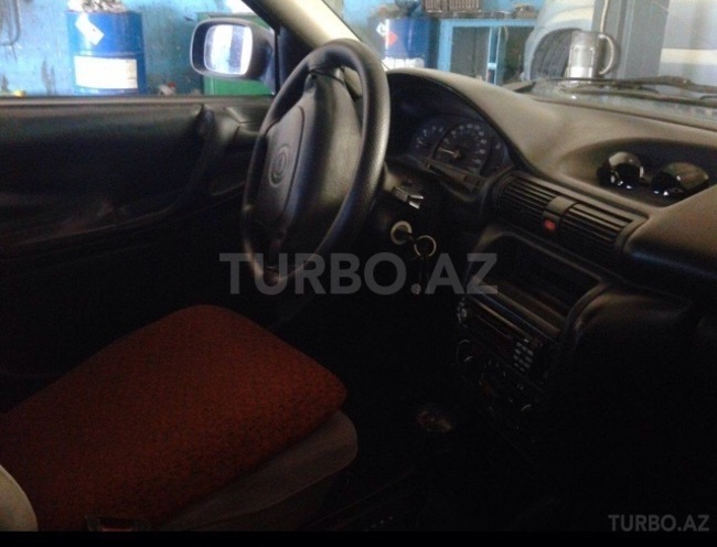 Opel Astra 1997, 300,000 km - 1.6 л - Bakı