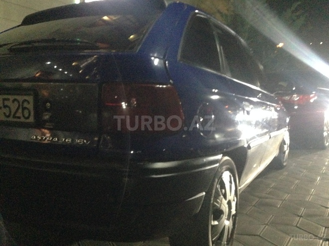 Opel Astra 1997, 300,000 km - 1.6 л - Bakı