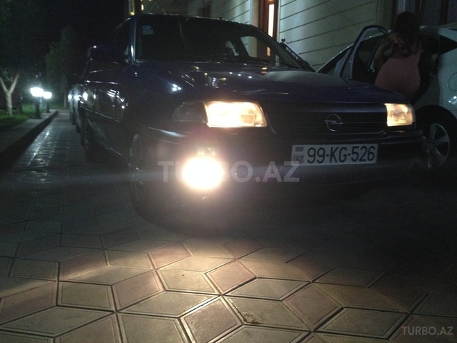 Opel Astra 1997, 300,000 km - 1.6 л - Bakı