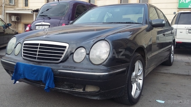 Mercedes E 220 2000, 210,300 km - 2.2 l - Bakı