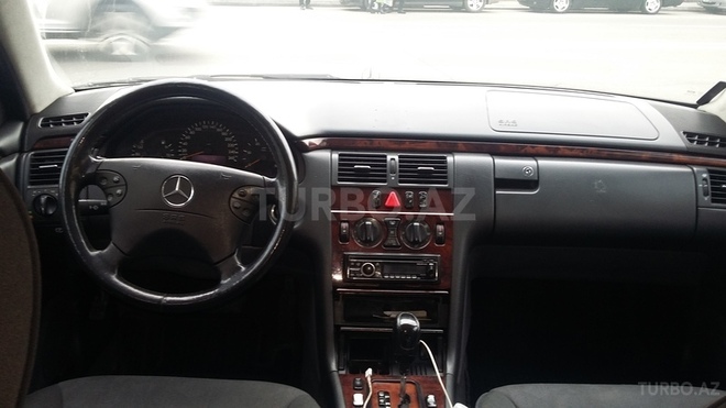 Mercedes E 220 2000, 210,300 km - 2.2 l - Bakı