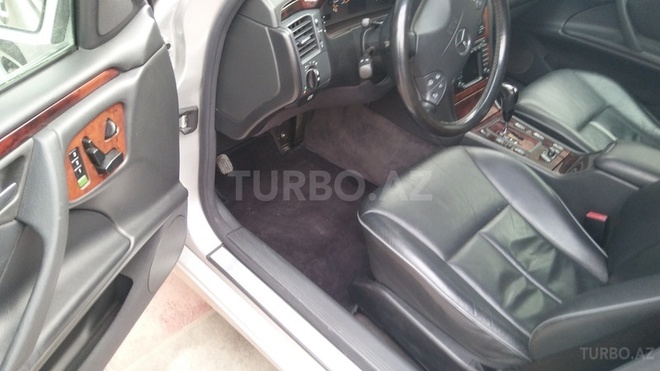 Mercedes E 240 2000, 167,024 km - 2.6 l - Bakı