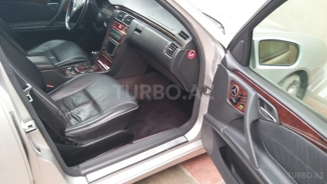 Mercedes E 240 2000, 167,024 km - 2.6 l - Bakı