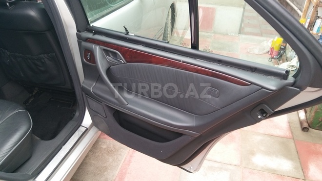 Mercedes E 240 2000, 167,024 km - 2.6 l - Bakı