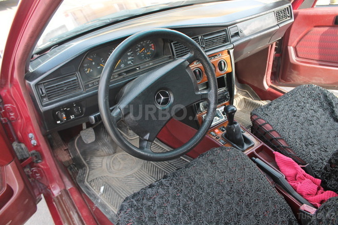 Mercedes 190 1991, 328,000 km - 2.0 л - Qazax