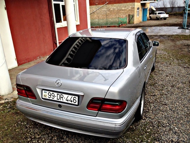 Mercedes E 220 2000, 359,998 km - 2.2 l - Bakı