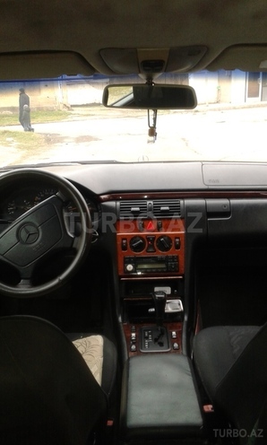 Mercedes E 290 1997, 398,000 km - 2.9 l - Sumqayıt