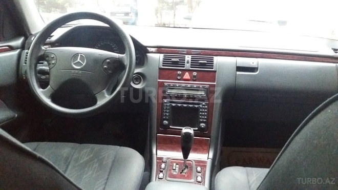 Mercedes E 220 2002, 258,000 km - 2.2 л - Bakı
