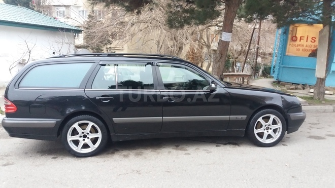 Mercedes E 220 2002, 258,000 km - 2.2 л - Bakı