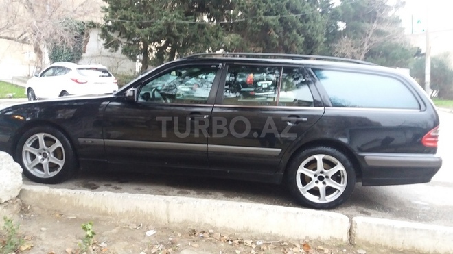 Mercedes E 220 2002, 258,000 km - 2.2 л - Bakı