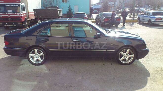 Mercedes E 230 1996, 230,000 km - 2.3 l - Sumqayıt