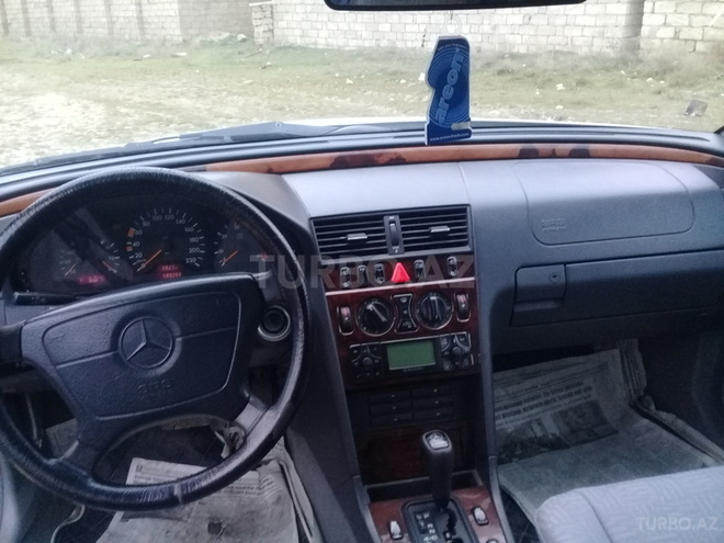 Mercedes C 220 1998, 238,000 km - 2.2 l - Bakı