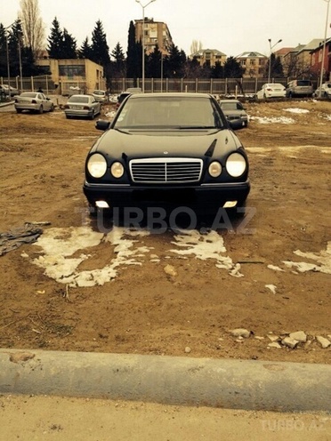 Mercedes E 220 1999, 386,000 km - 2.2 l - Bakı