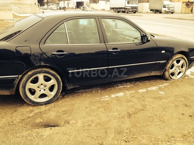 Mercedes E 220 1999, 386,000 km - 2.2 l - Bakı