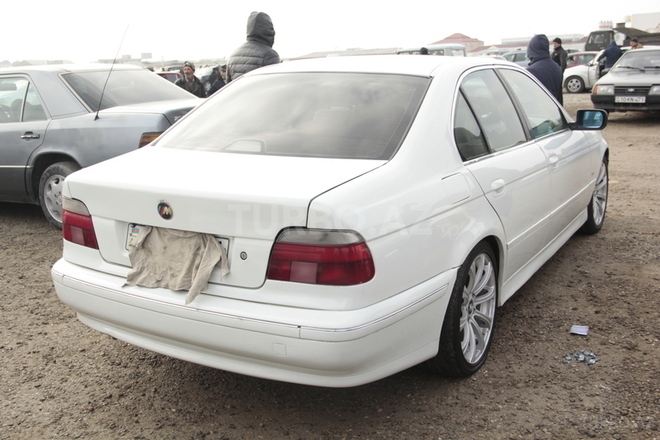 BMW 528 2000, 281,000 km - 2.8 l - Bakı