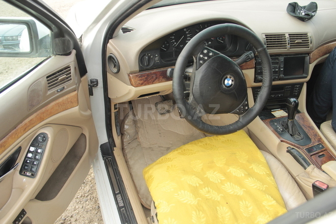 BMW 528 2000, 281,000 km - 2.8 l - Bakı