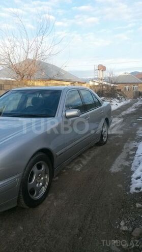 Mercedes E 240 2000, 243,000 km - 2.4 л - İsmayıllı
