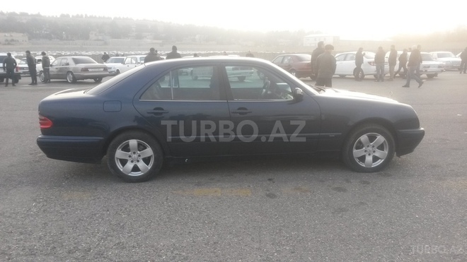 Mercedes E 220 1999, 198,000 km - 2.2 l - Bakı