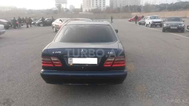 Mercedes E 220 1999, 198,000 km - 2.2 l - Bakı