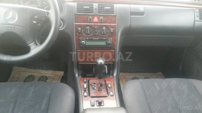 Mercedes E 220 1999, 198,000 km - 2.2 l - Bakı