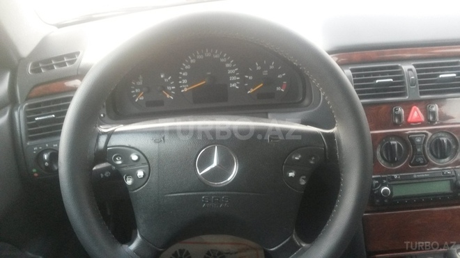 Mercedes E 220 1999, 198,000 km - 2.2 l - Bakı