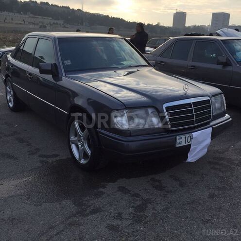 Mercedes E 220 1994, 246,000 km - 2.2 l - Bakı