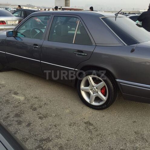 Mercedes E 220 1994, 246,000 km - 2.2 l - Bakı