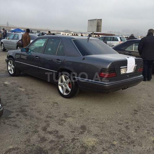 Mercedes E 220 1994, 246,000 km - 2.2 l - Bakı