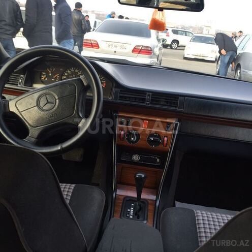Mercedes E 220 1994, 246,000 km - 2.2 l - Bakı