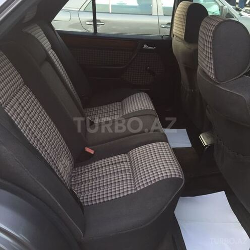 Mercedes E 220 1994, 246,000 km - 2.2 l - Bakı