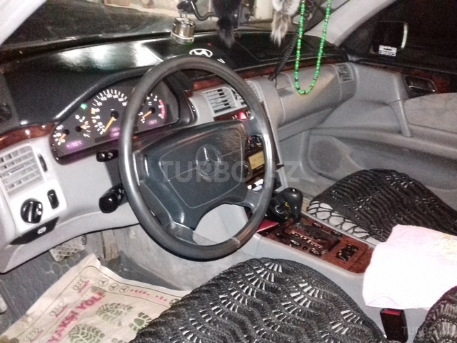 Mercedes E 220 1999, 495,000 km - 0.3 l - Xudat