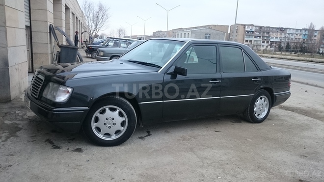 Mercedes E 220 1994, 241,000 km - 2.2 л - Sumqayıt