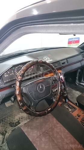 Mercedes E 220 1994, 241,000 km - 2.2 л - Sumqayıt