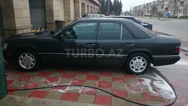 Mercedes E 220 1994, 241,000 km - 2.2 л - Sumqayıt